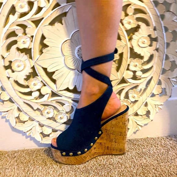 Shoe Dazzle Shoes - 🎉🖤HP🖤 🎉Studded Denim wedges